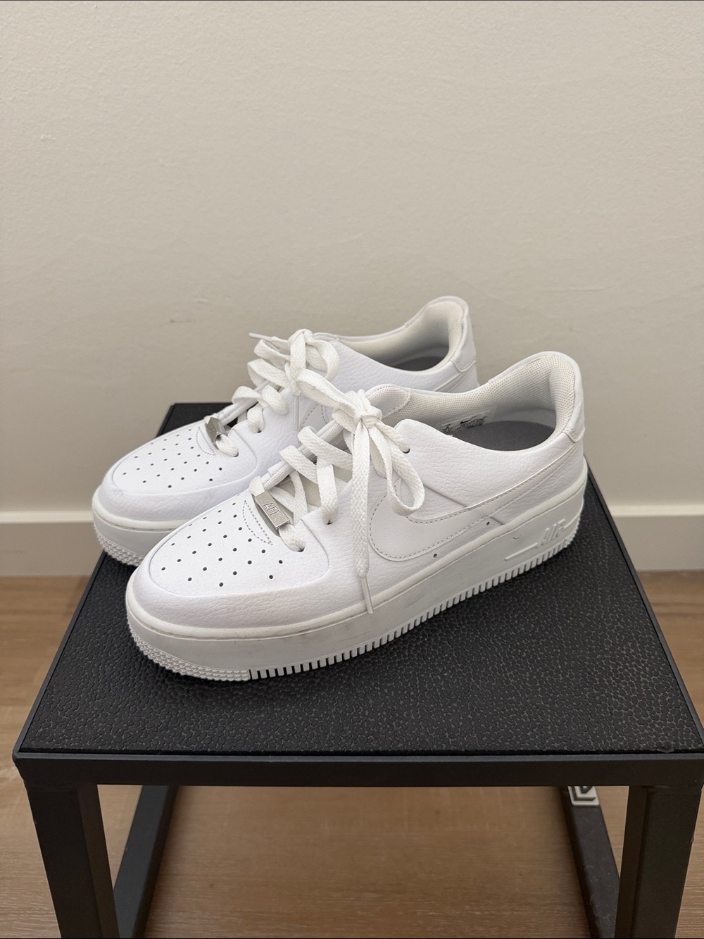 Nike Women’s Air force 1 Sage Low Leather Low-Top Platform in White
